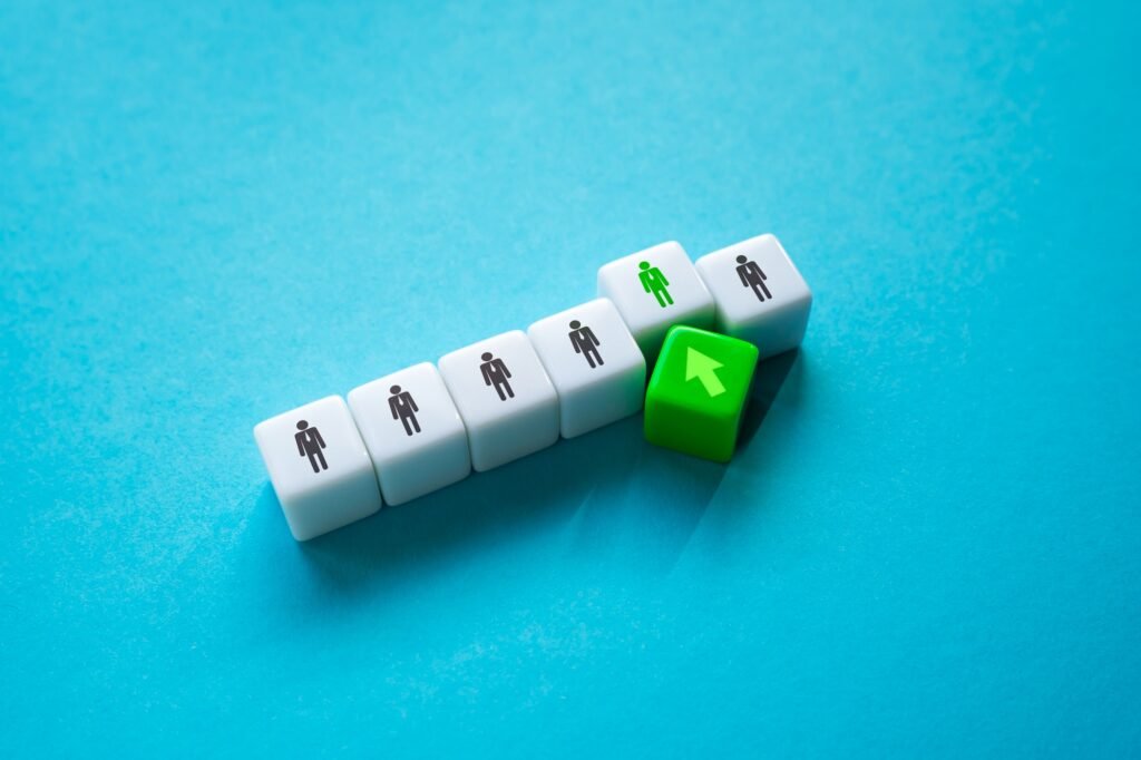 İş yerinde veya sosyal statüde terfi. Bir çalışana terfi sunun.