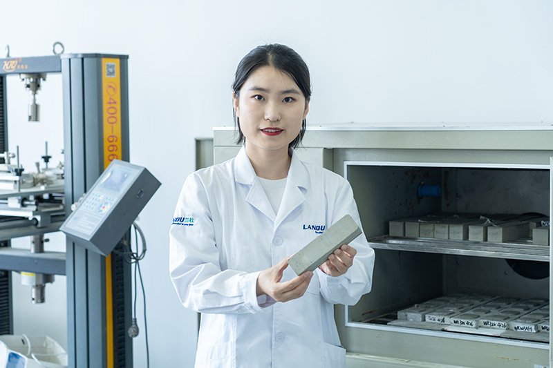 LANDU-advanced-equipment-in-application-laboratory