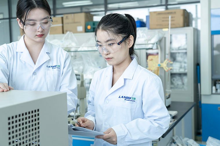 LANDU-professional-experts-doing-data-record